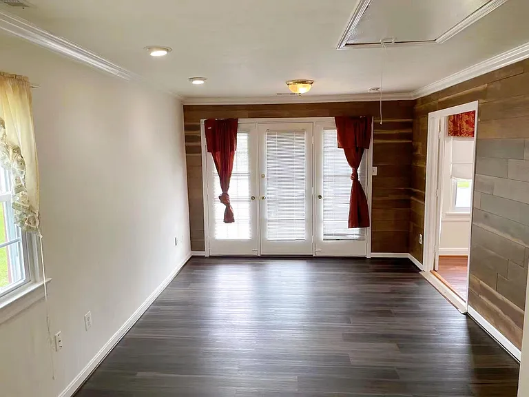 206 W Beech Rd — Photo 8