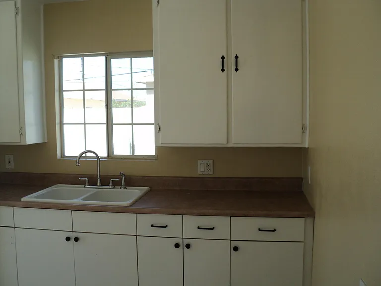 2785 N East St — Photo 2