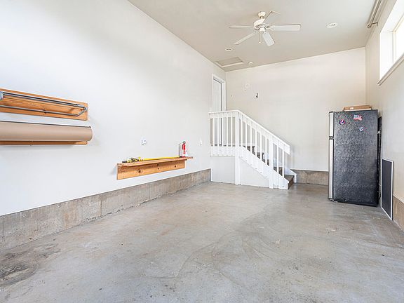 4th image of 522 SE Neptune Ave