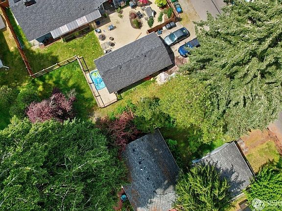 4th image of 1209 Pioneer Avenue NE