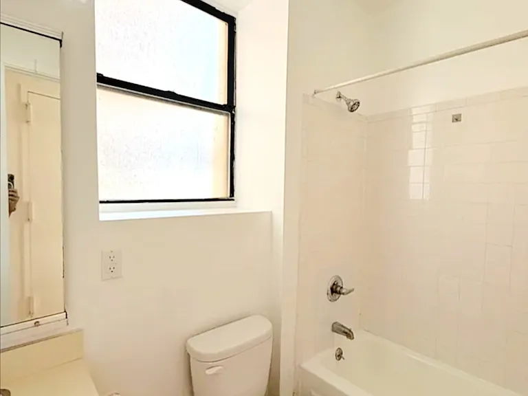 328 E 15th St #600 — Photo 4