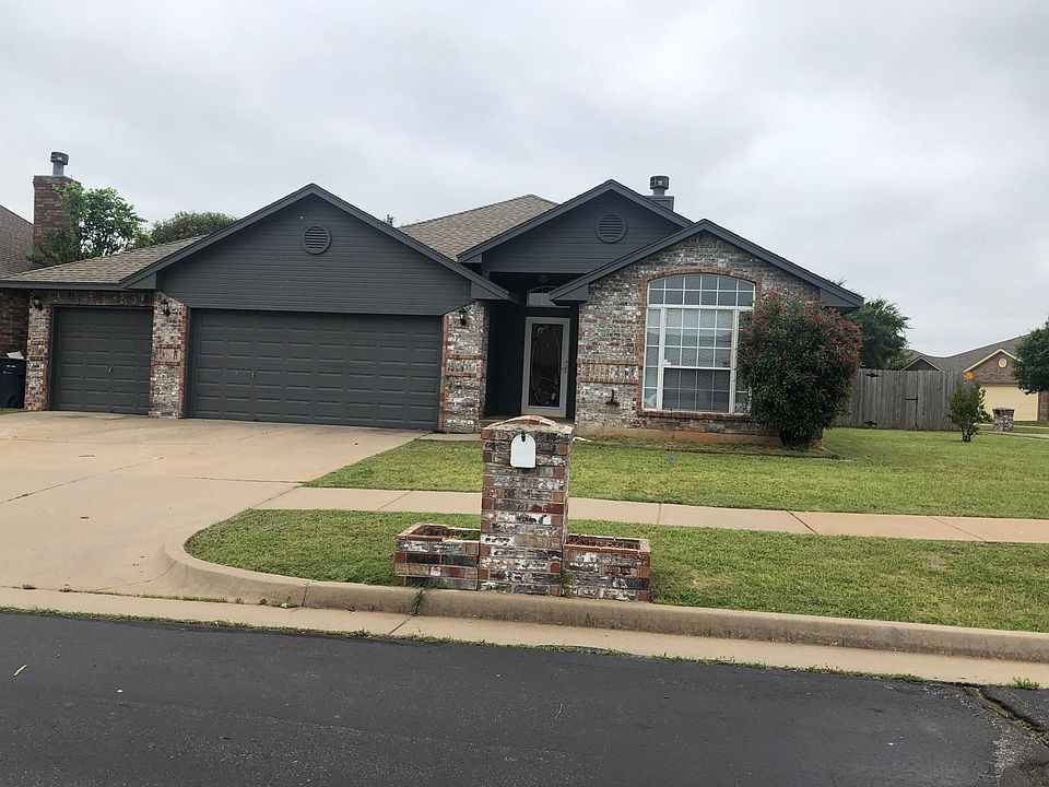 1st image of 6824 NW 136th Pl