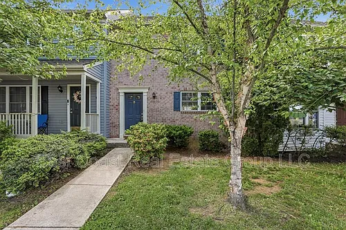 24 Mabel Ln Photo 1
