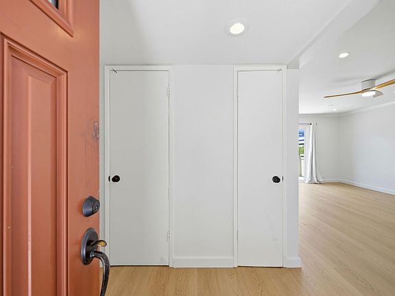 3rd image of 1214 Admiralty Ln