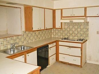 4th image of 2306 W Village Dr