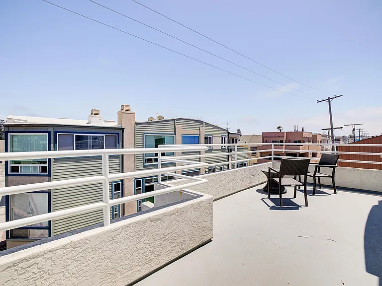 2911 Ocean Front Walk — Photo 23