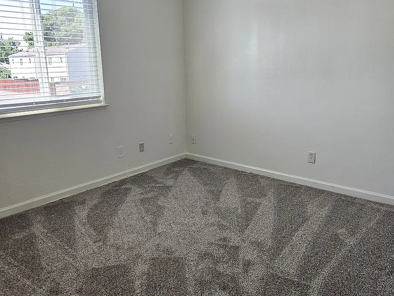 127 Villa Ct #6 — Photo 37