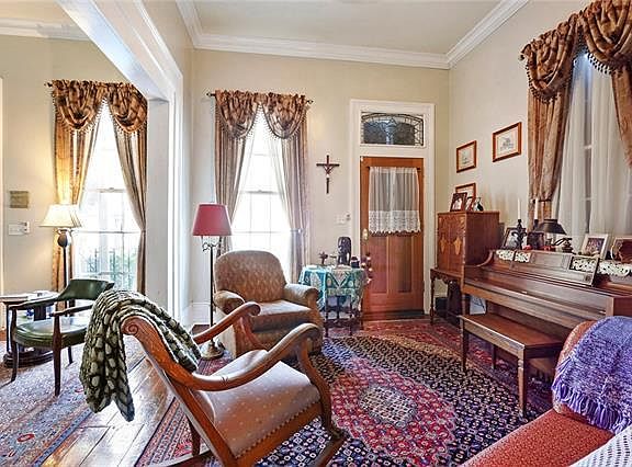 5th image of 828 Franklin Ave