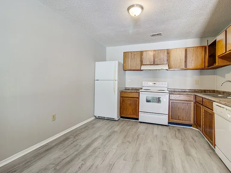 Lamplighter Apartments — Photo 9
