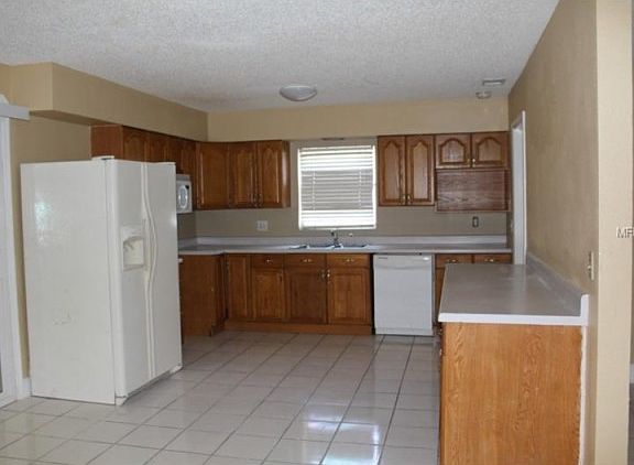 4th image of 720 Ibsen Ave