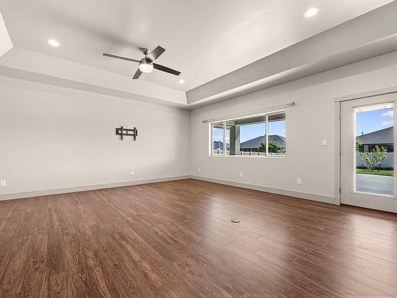 4th image of 256 Mount Quandry St