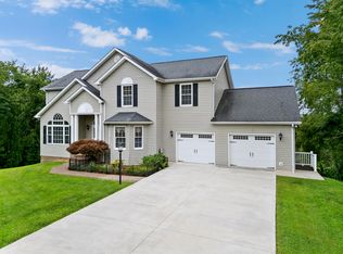 2285 Lubna Dr, Christiansburg, VA 24073