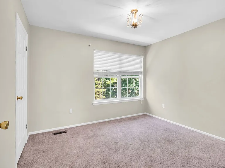 6 Marybeth Ct — Photo 34