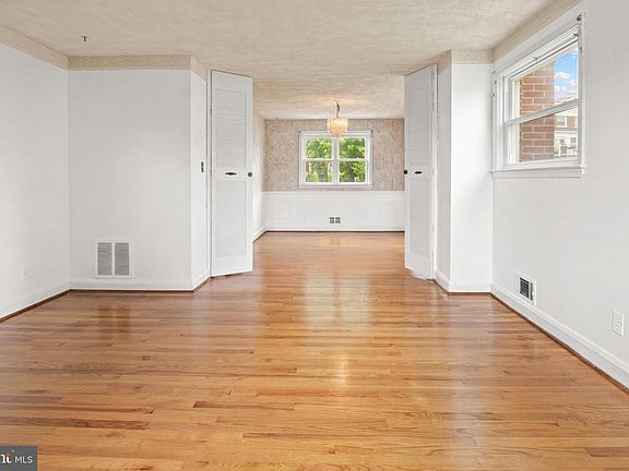 4th image of 1252 Halstead Rd