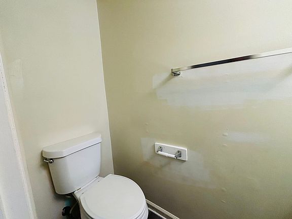 3rd image of 105 Sherwood Ct
