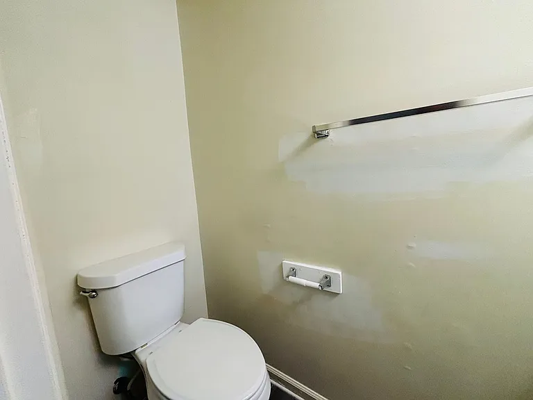 105 Sherwood Ct — Photo 3