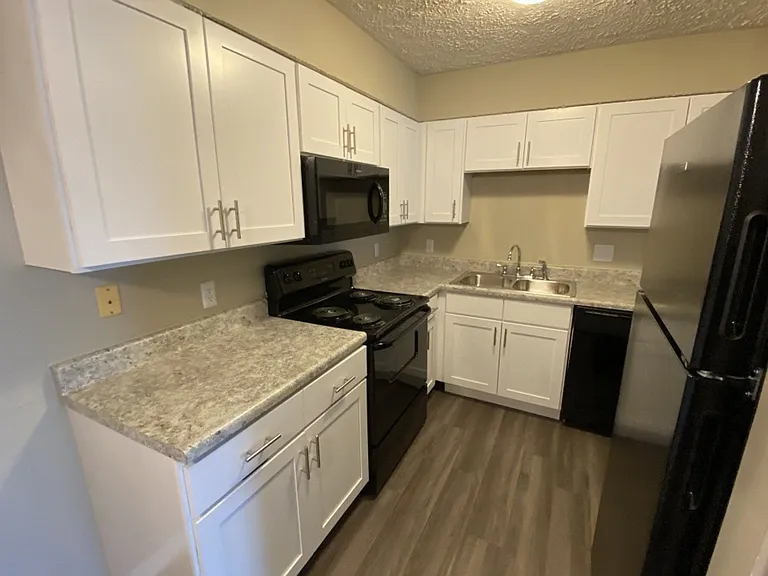 Cross Lakes Apartments — Photo 10