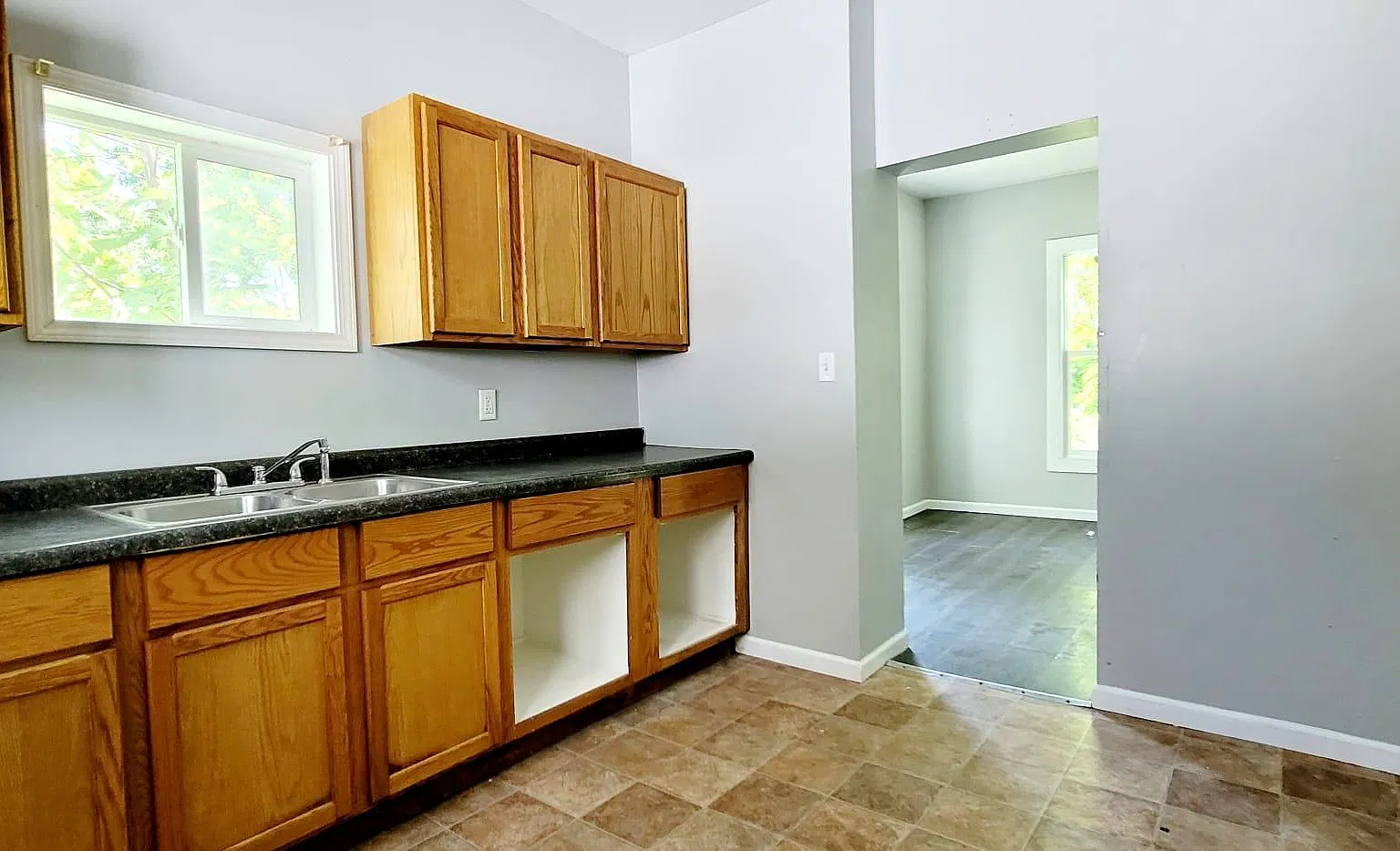 1212 E Madison St — Photo 3