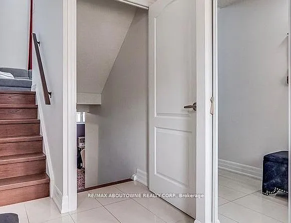 180 Mississauga Valley Blvd #1 — Photo 2