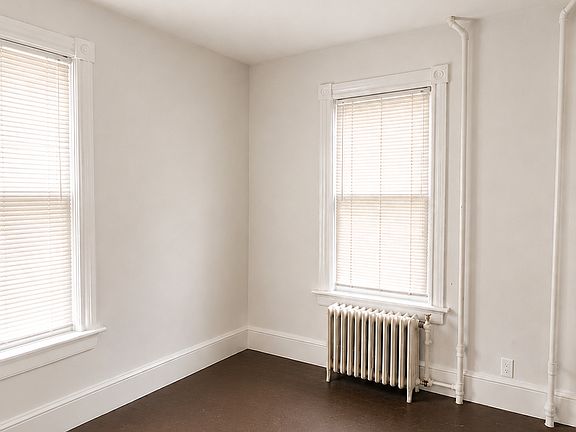 3rd image of 40 N Chestnut St #11580319