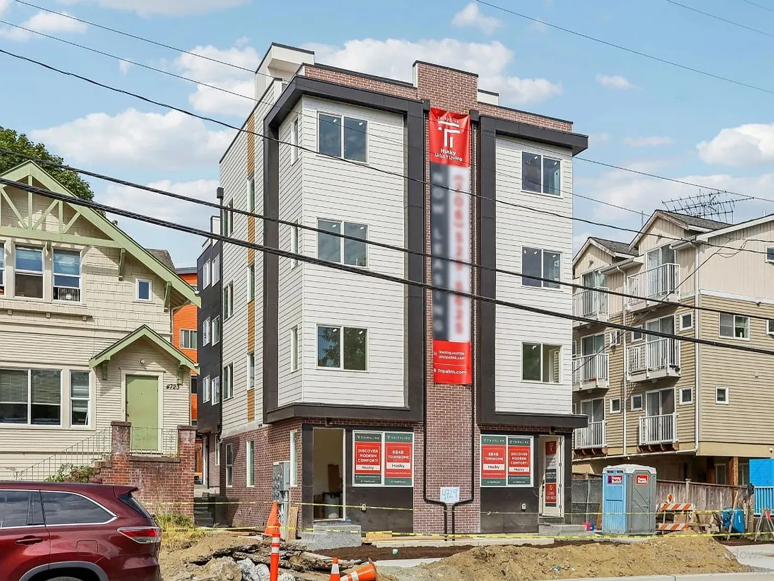 New Construction | 8BR / 4BA Student Housing | Semi-Private Baths | Rooftop Deck | U-District — Photo 3