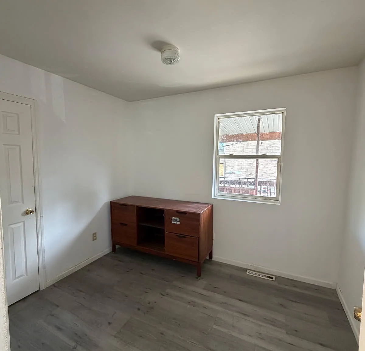 3 bed, 850 sqft, $1,700 — Photo 3