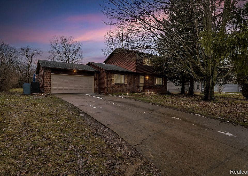 1st image of 1253 River Oaks Dr