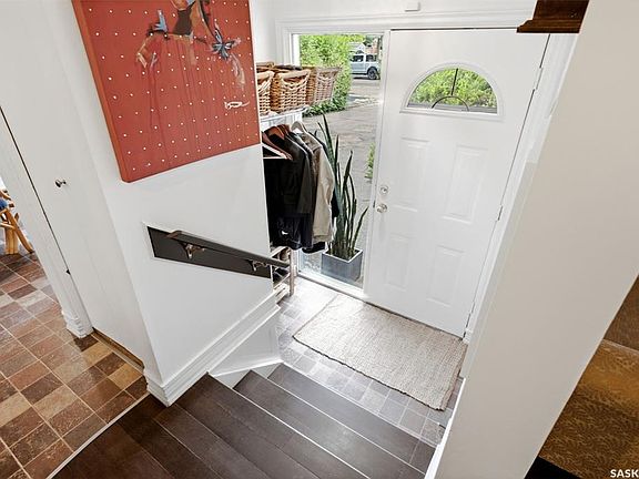 3rd image of 825 SHANNON ROAD