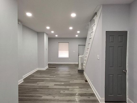 4th image of 2040 Dennie St