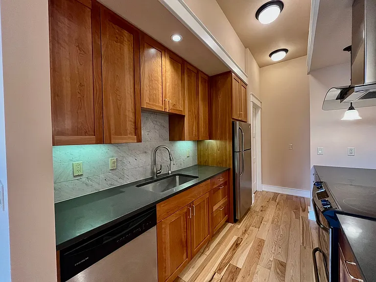 400 N Main St — Photo 10