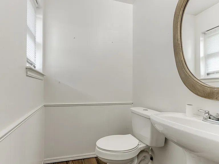 1/2 Bath