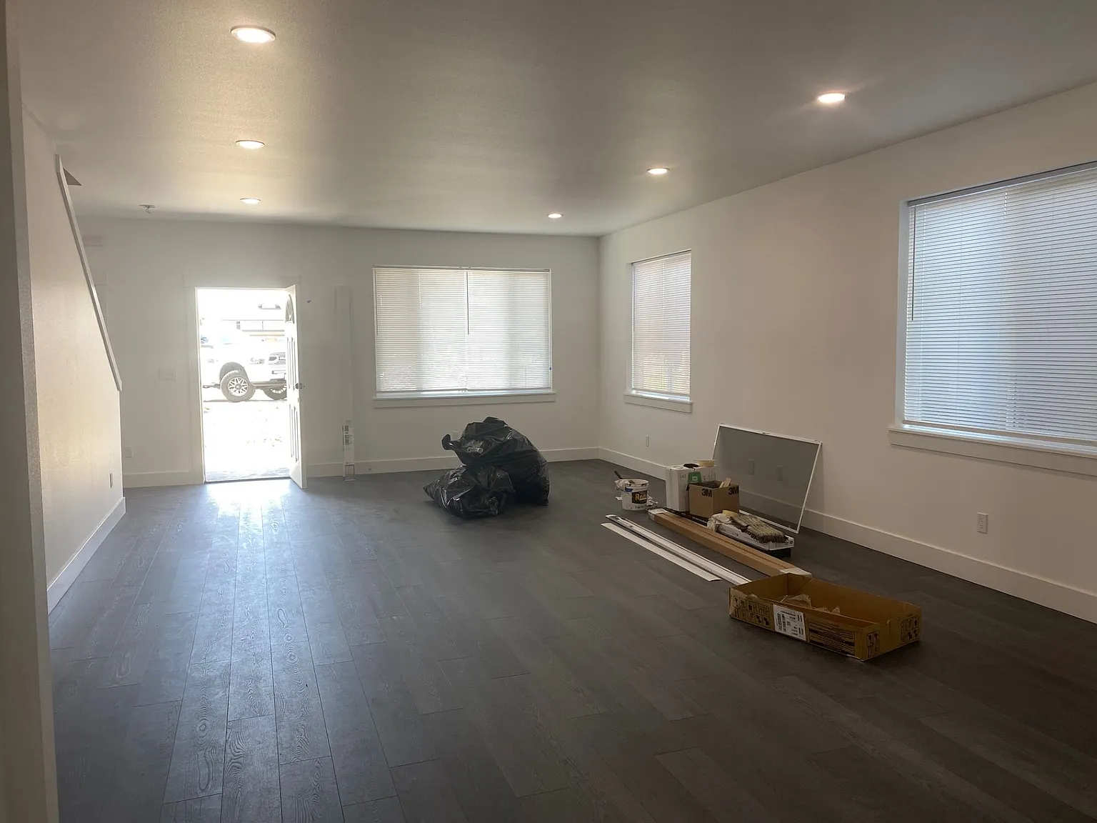 3 bed, 2.5 bath, 1900 sqft, $2,600 — Photo 2