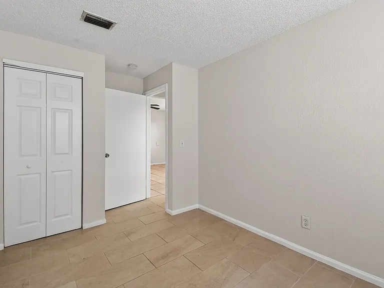 1618 W 26th Ct — Photo 19