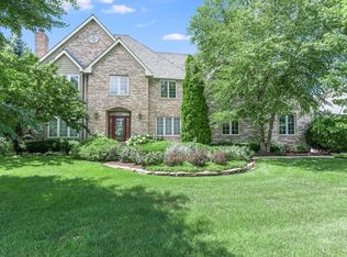 97 Ruffled Feathers Dr, Lemont, IL 60439