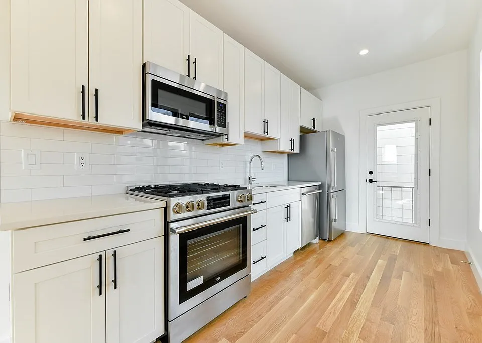 103 Old Harbor St #201