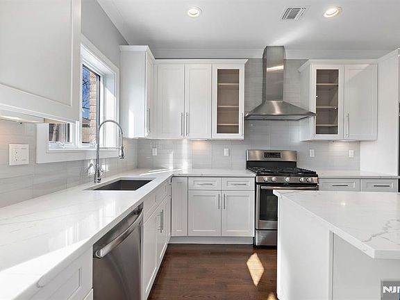 5th image of 85 Washington Ave #85