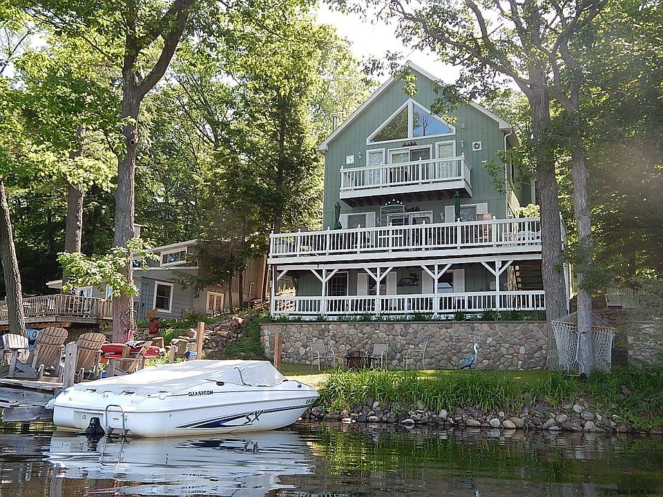 1st image of 7 Glen Hall Dr