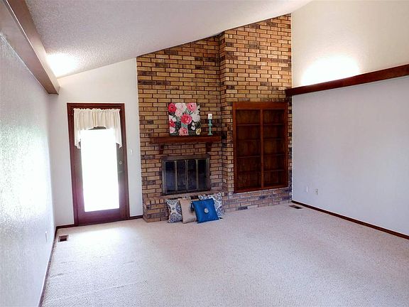 3rd image of 316 Beaumont Dr
