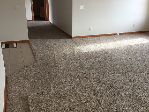 5th image of 266 Highpoint Cir S