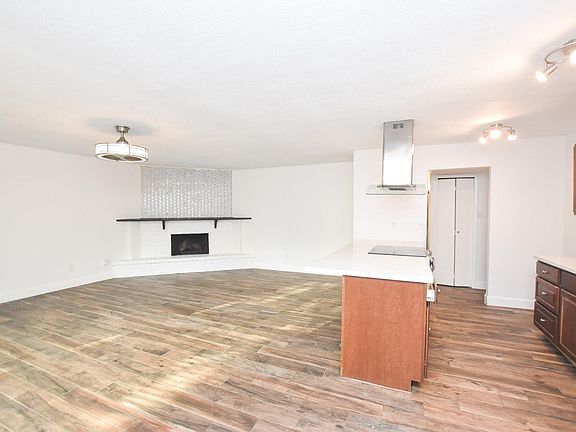 3rd image of 6219 Scotch Pine Dr