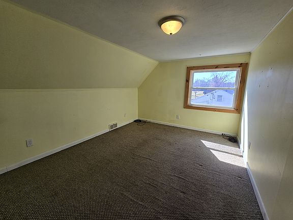 2nd image of 4 Meadow St
