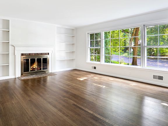 Spacious living room