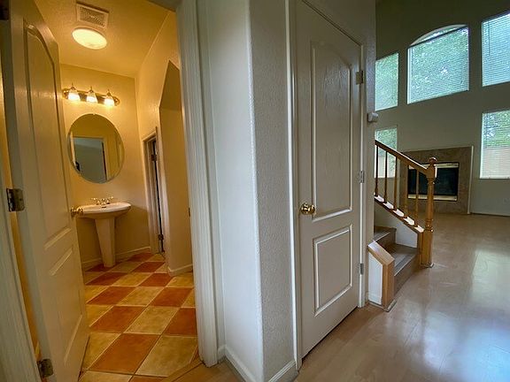4th image of 308 Marsalla Dr