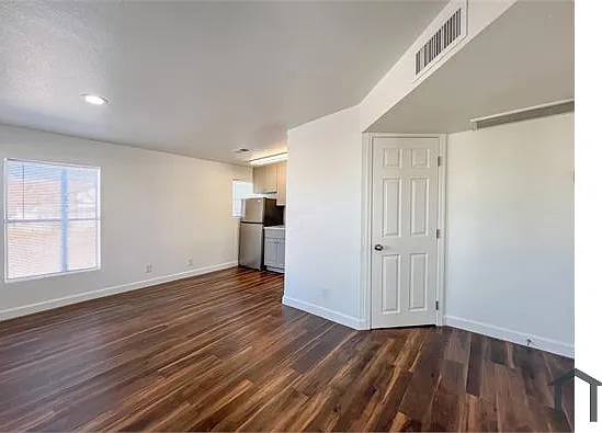 2 bed, 650 sqft, $1,430 — Photo 2