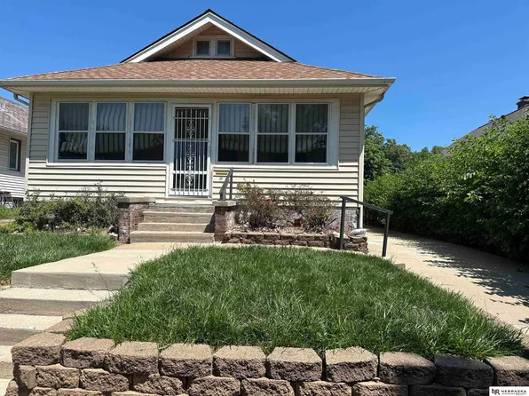 424 Grover St, Omaha, NE 68108