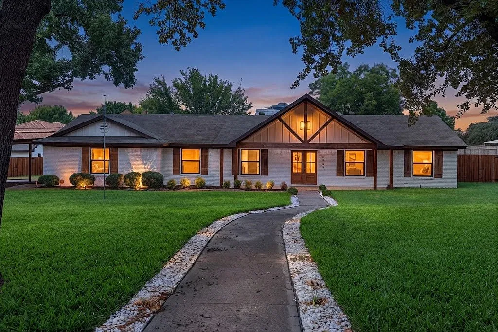 4 bed, 2.5 bath, 2230 sqft, $5,995 — Photo 1
