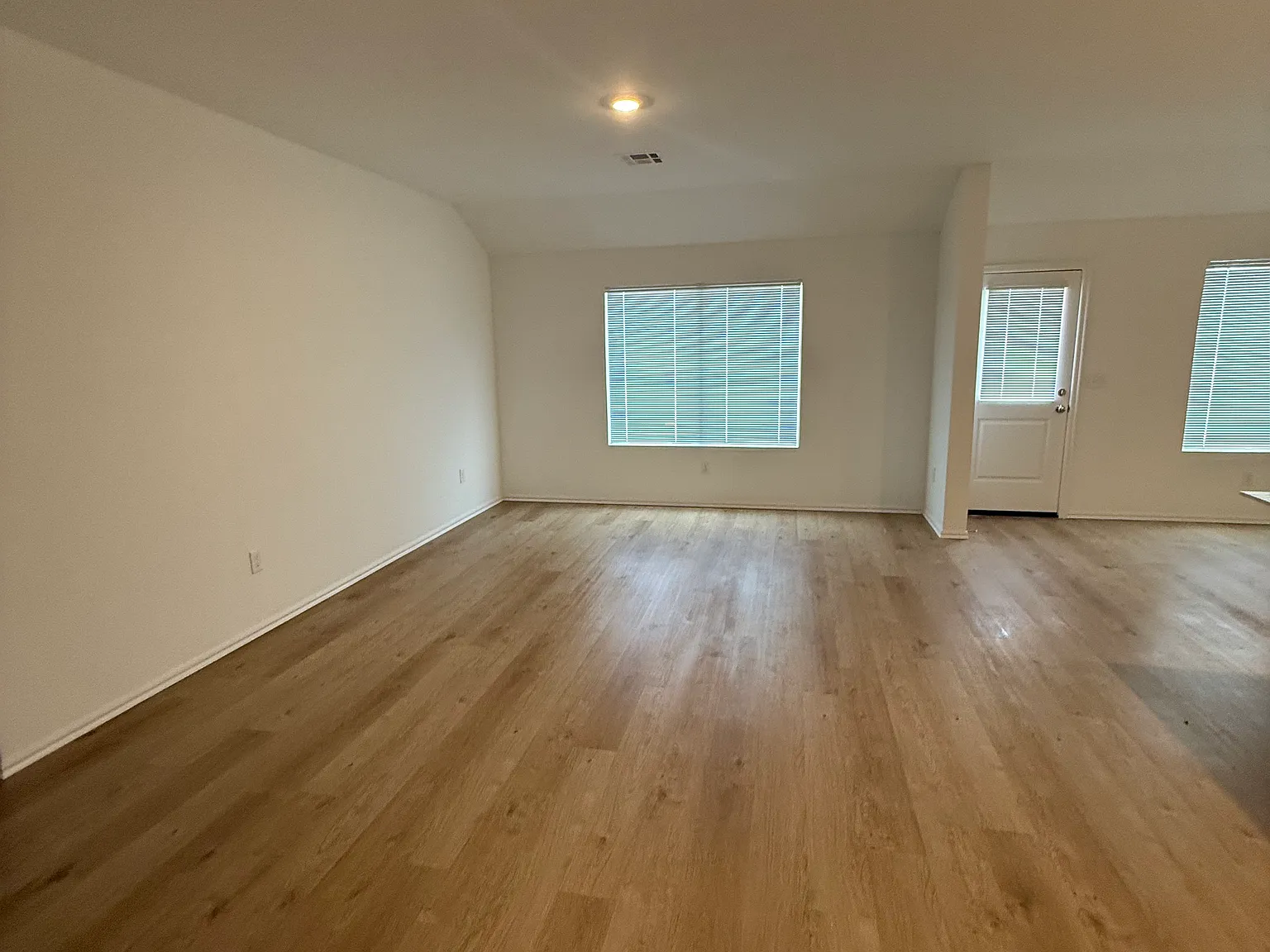 4 bed, 1840 sqft, $1,840 — Photo 2