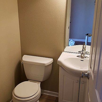 First floor 1/2 bath