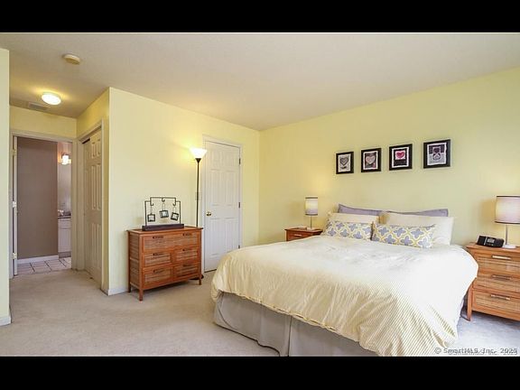 3rd image of 902 Gray Fox Ln