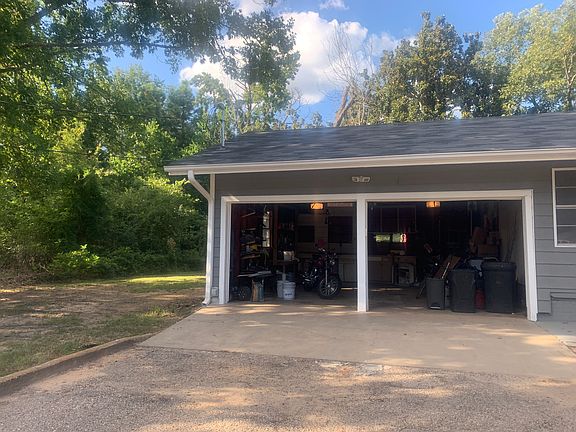 3rd image of 907 Mimosa Dr